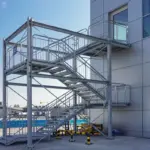 رواد الصرح الحديدي للمقاولات العامة - Emergency staircase